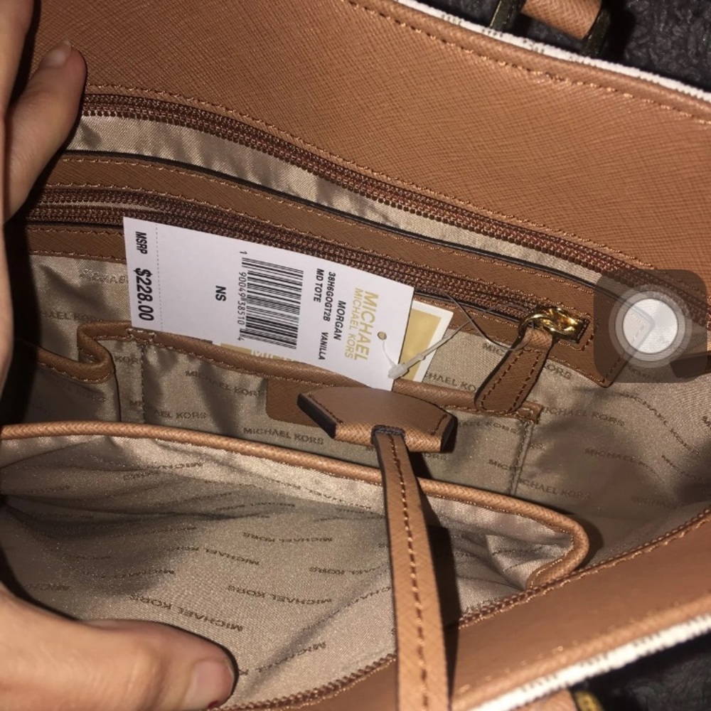 ISO TRADES! NWT Michael Kors Tote Bag DO NOT BUY - Picture 6 of 6